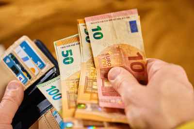 © Lazy_Bear - stock.adobe.com Geldscheine