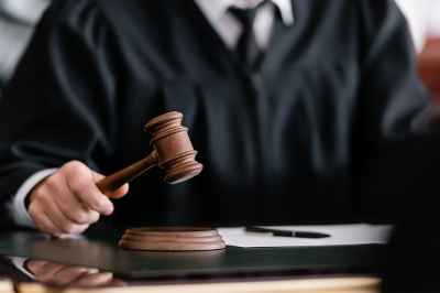 © LIGHTFIELD STUDIOS - stock.adobe.com Richter mit Richterhammer