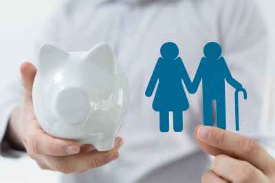 © vegefox.com - stock.adobe.com Strichfiguren und Sparschwein