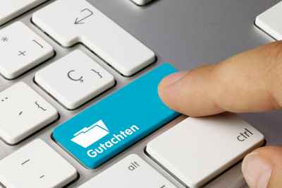 © momius - stock.adobe.com Tastatur mit Taste Gutachten